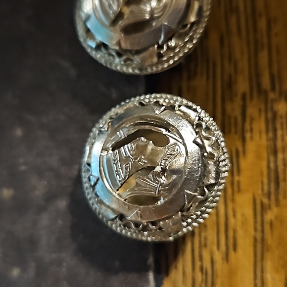 Vintage Silvertone Egyptian Revival Pharoah Clip Earrings - Picture 3 of 4